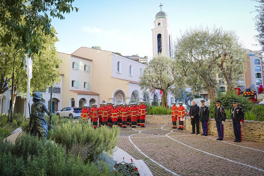Ceremony pays tribute to firefighters killed in battle