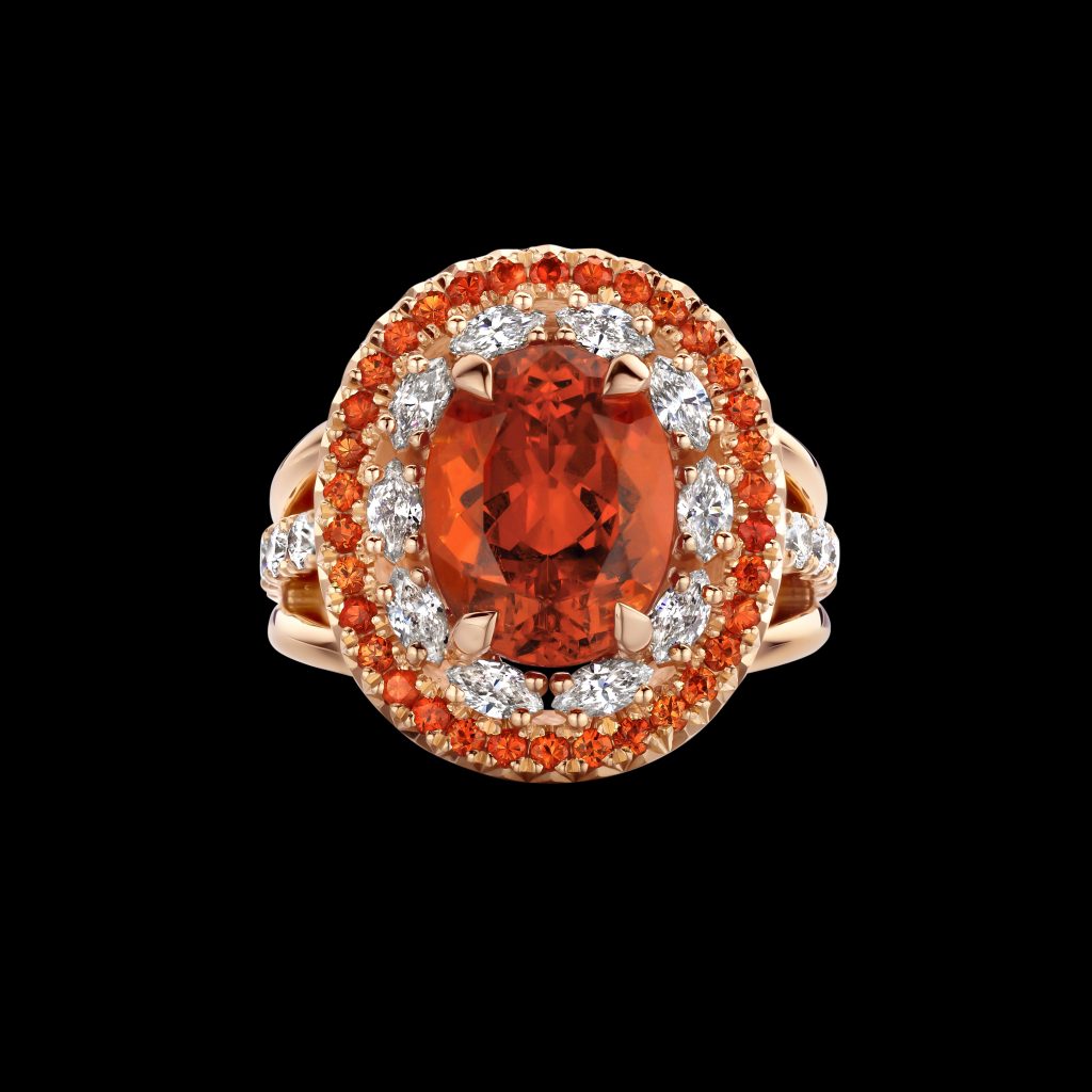 Bi-coloured pink tourmaline of 6.95ct in a special barrel-shaped cut by Celine Roelens